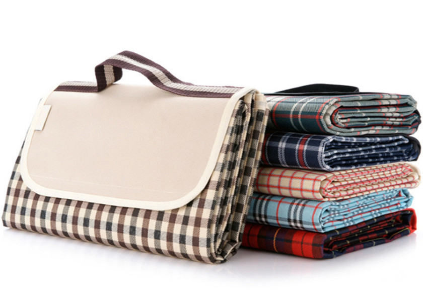 Collapsible Checkered Picnic Mat , 600D Oxford Fabric Picnic Time Beach Mat
